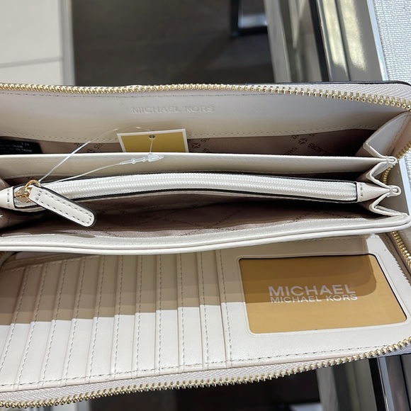 Michael Kors Jet Set Travel Large Signature Logo and Metallic Continental Wallet - Picture 8 of 16